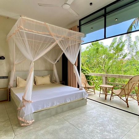 Lotus Surf House Hotel Oost-Oost-Midigama Buitenkant foto