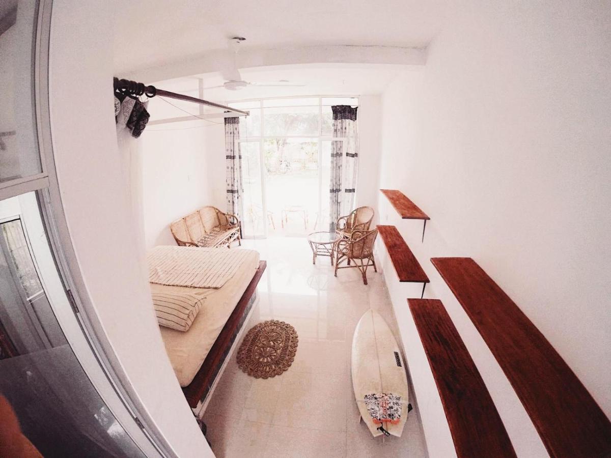 Lotus Surf House Hotel Oost-Oost-Midigama Kamer foto