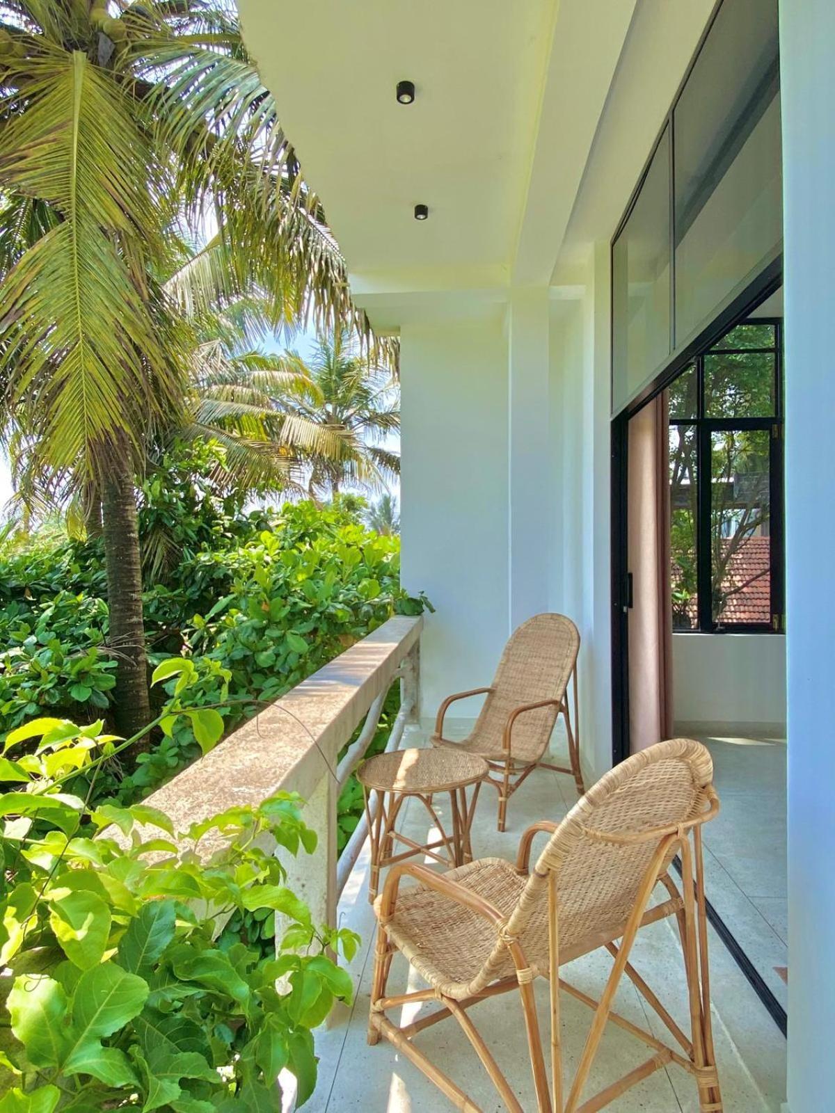 Lotus Surf House Hotel Oost-Oost-Midigama Buitenkant foto
