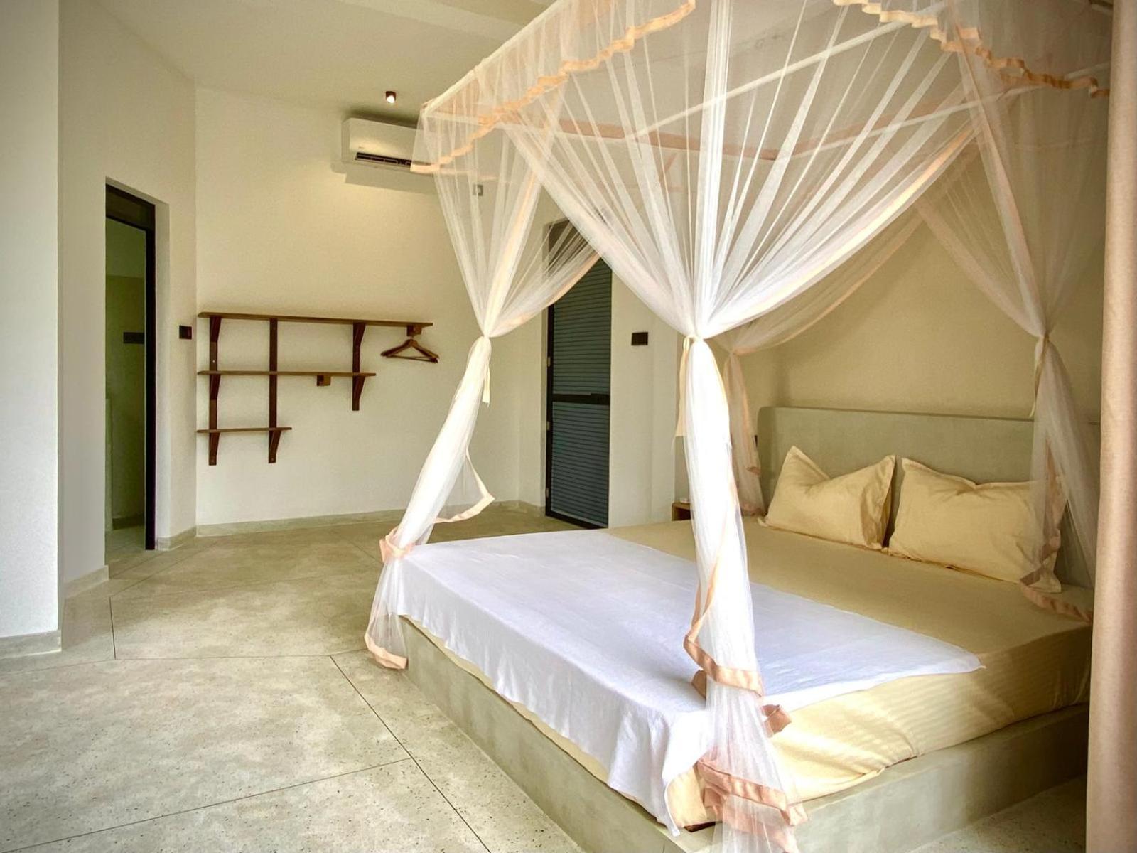 Lotus Surf House Hotel Oost-Oost-Midigama Buitenkant foto