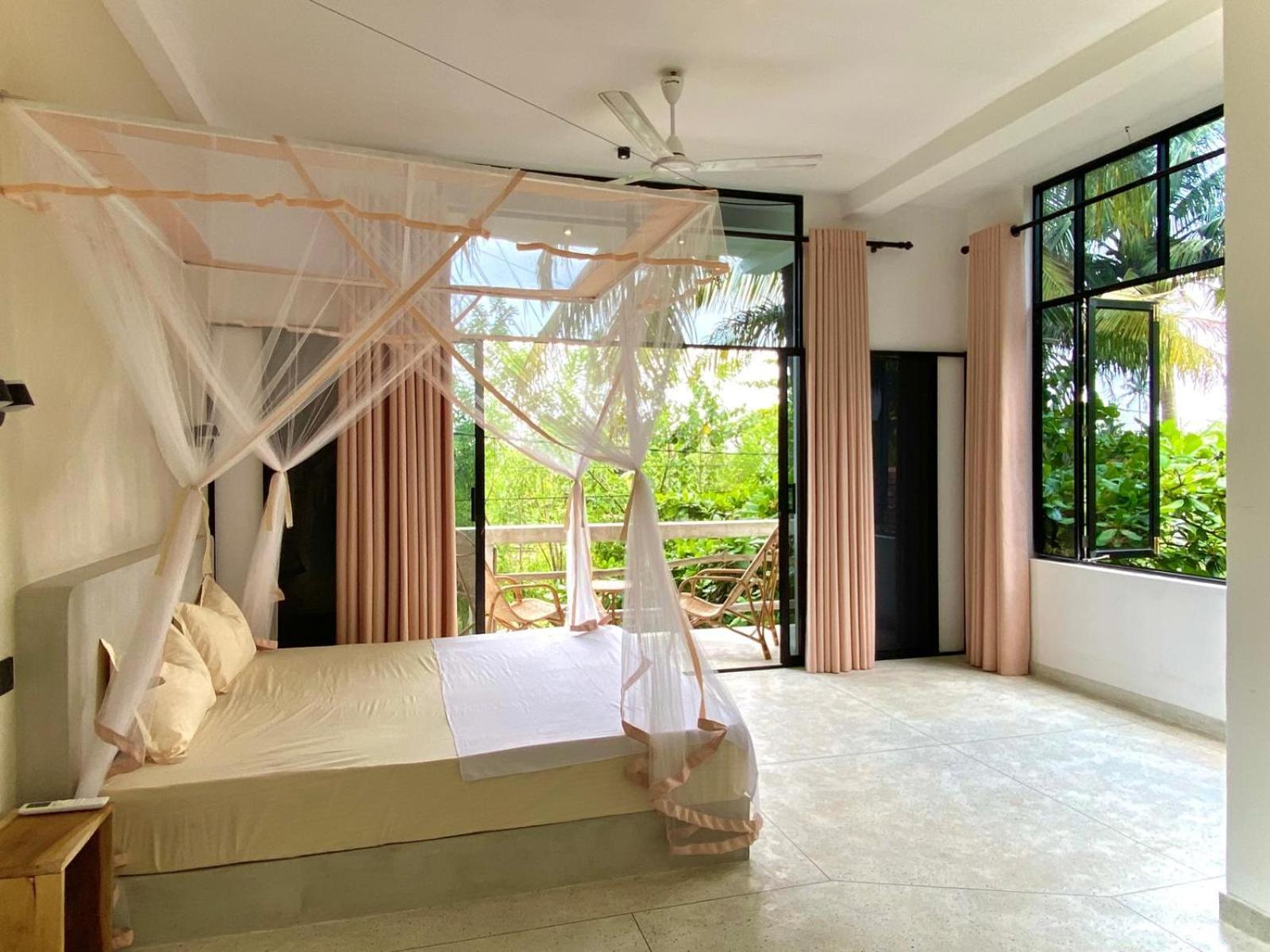 Lotus Surf House Hotel Oost-Oost-Midigama Buitenkant foto