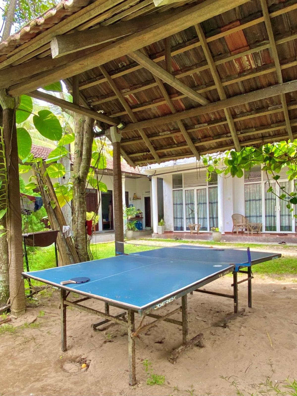 Lotus Surf House Hotel Oost-Oost-Midigama Buitenkant foto