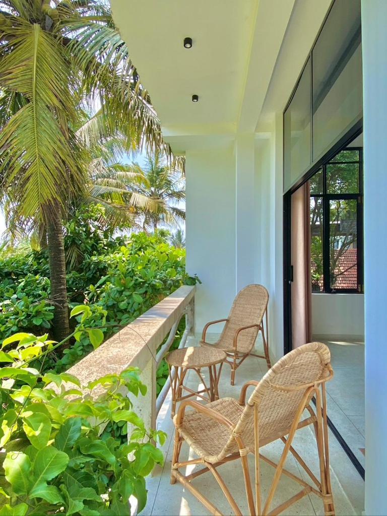 Lotus Surf House Hotel Oost-Oost-Midigama Buitenkant foto