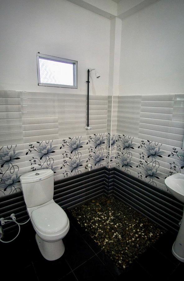 Lotus Surf House Hotel Oost-Oost-Midigama Buitenkant foto